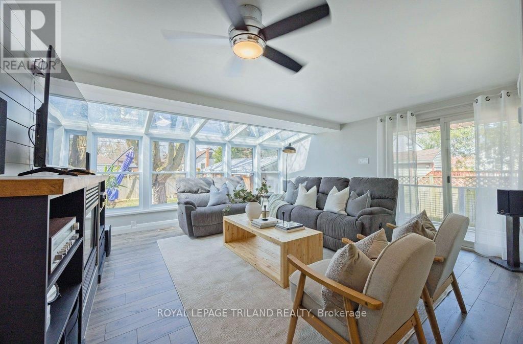 1366 LANGMUIR AVENUE Image 22