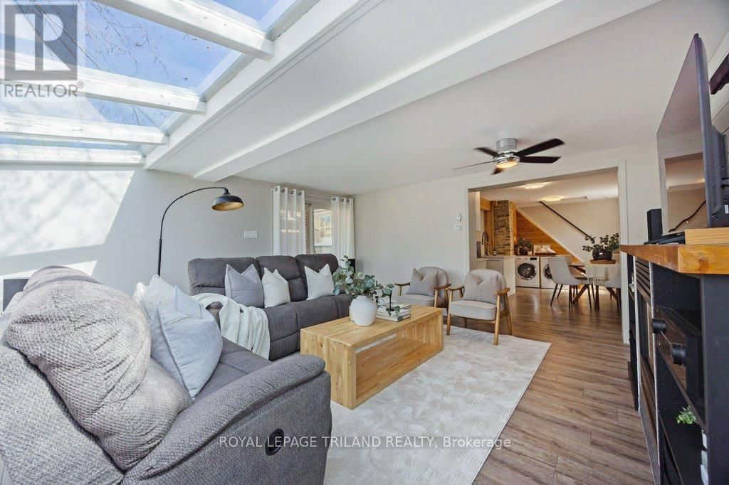 1366 LANGMUIR AVENUE Image 23