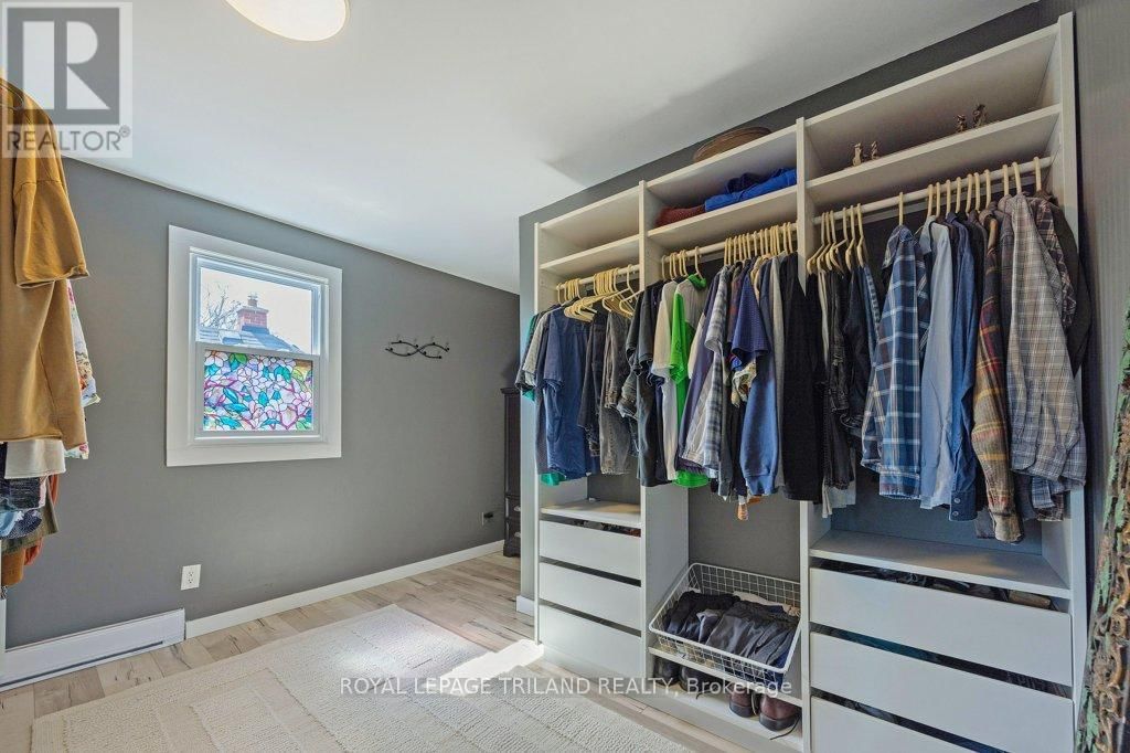 1366 LANGMUIR AVENUE Image 29