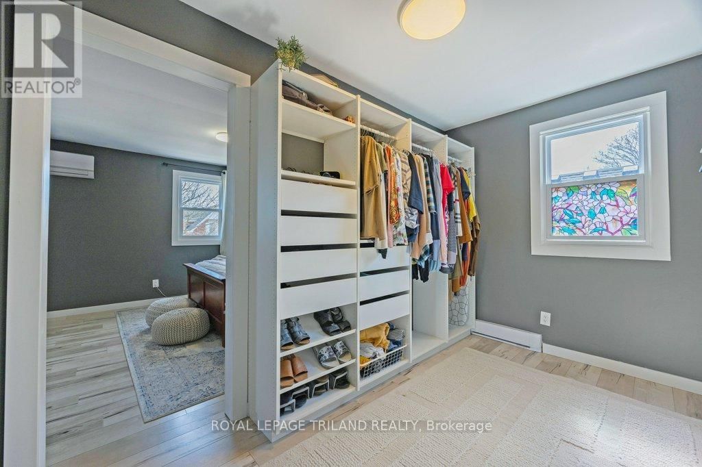 1366 LANGMUIR AVENUE Image 30