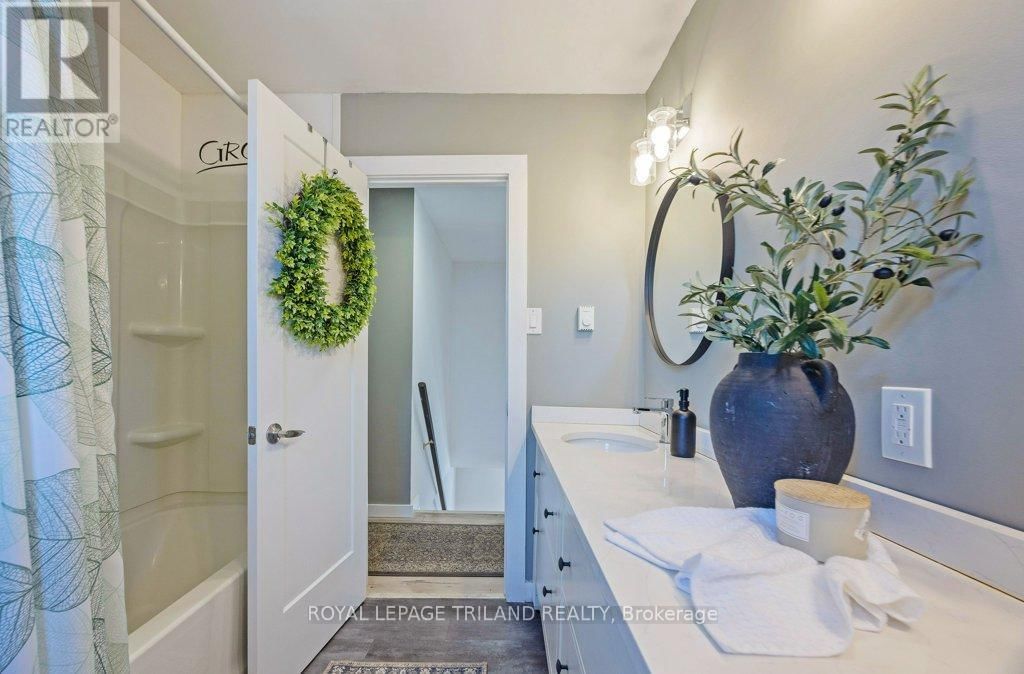 1366 LANGMUIR AVENUE Image 32