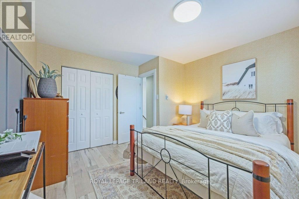 1366 LANGMUIR AVENUE Image 34