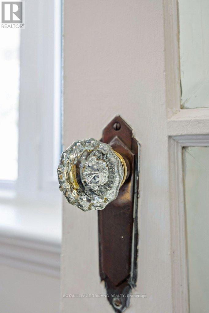 1366 LANGMUIR AVENUE Image 38