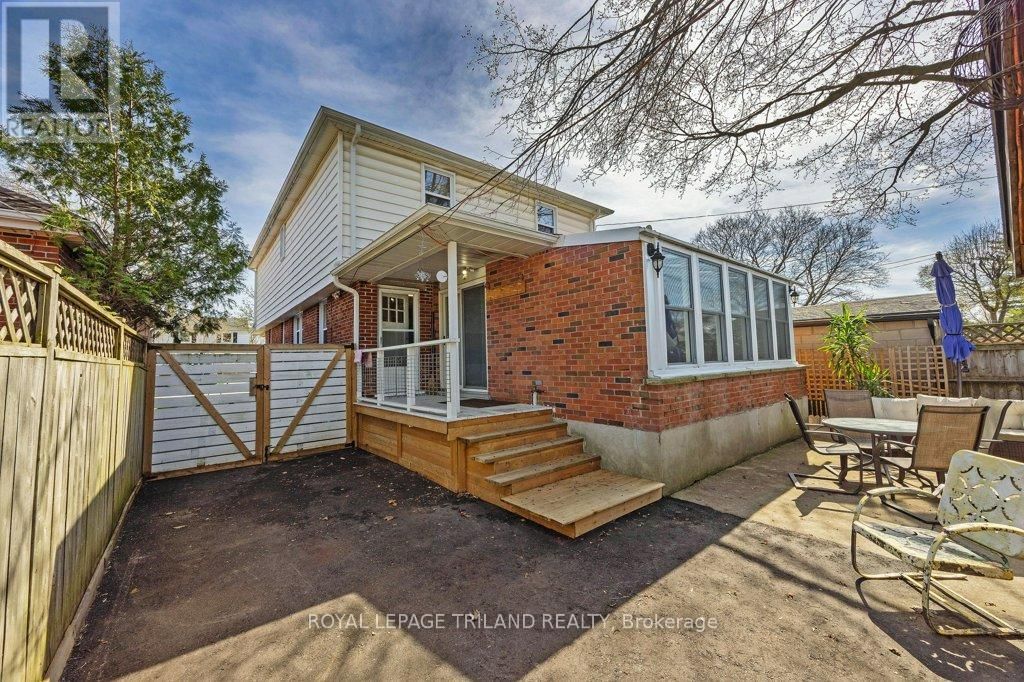 1366 LANGMUIR AVENUE Image 43