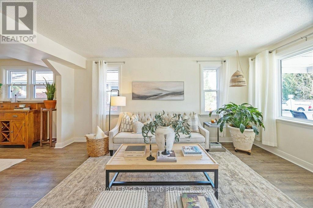 1366 LANGMUIR AVENUE Image 9