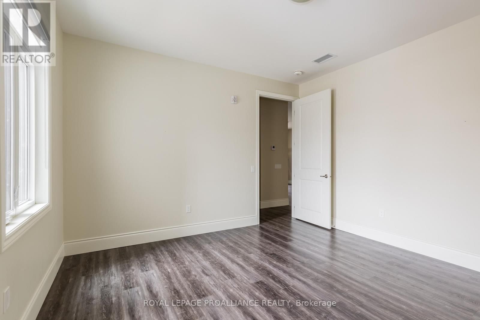 202 - 863 ABBEY LANE Image 18