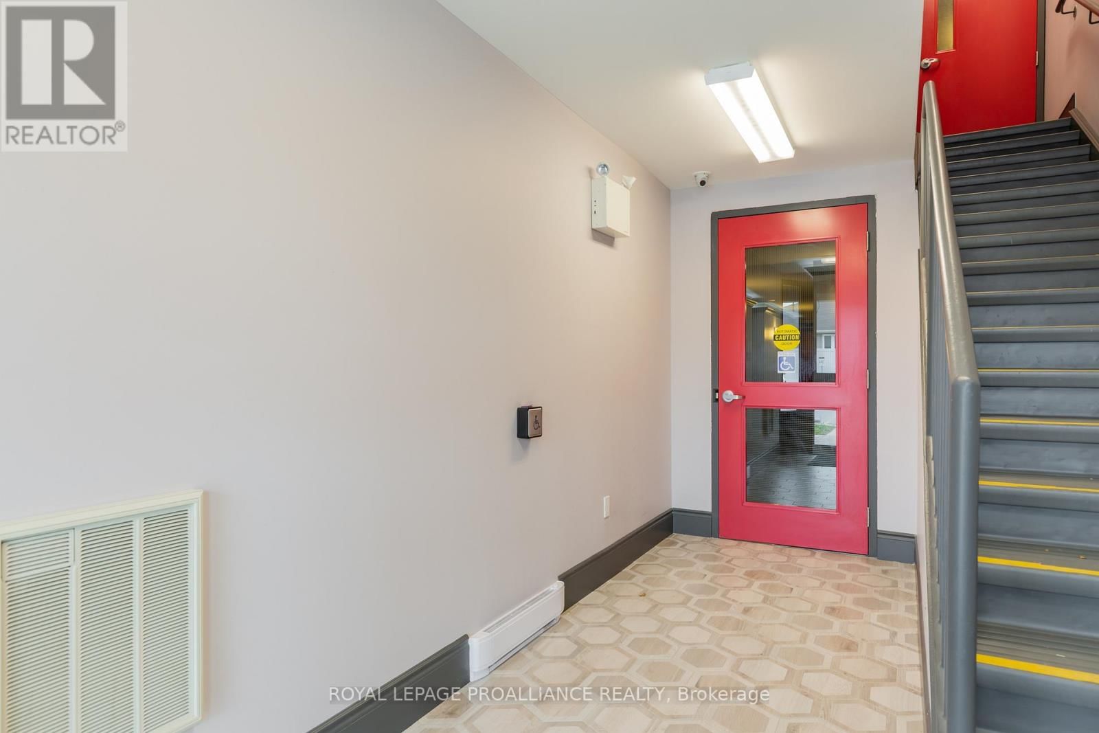 202 - 863 ABBEY LANE Image 3