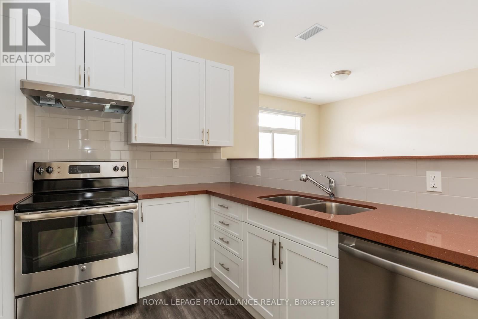 202 - 863 ABBEY LANE Image 8