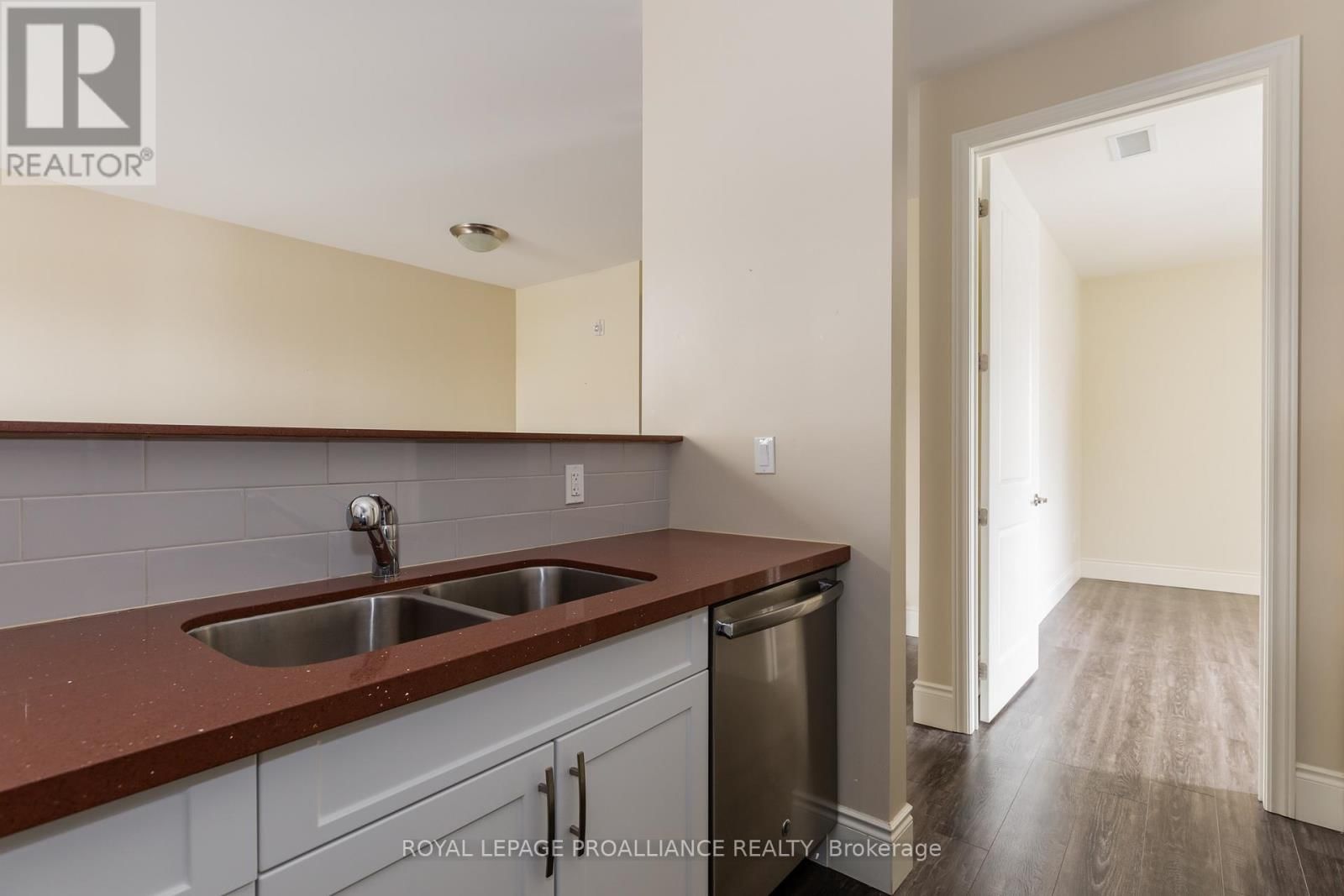 202 - 863 ABBEY LANE Image 9