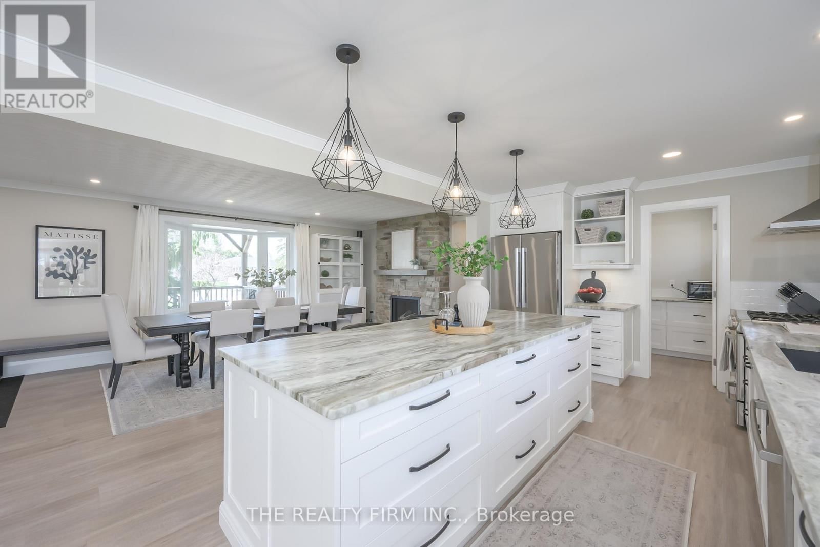 21584 HIGHBURY AVENUE NORTH Image 11