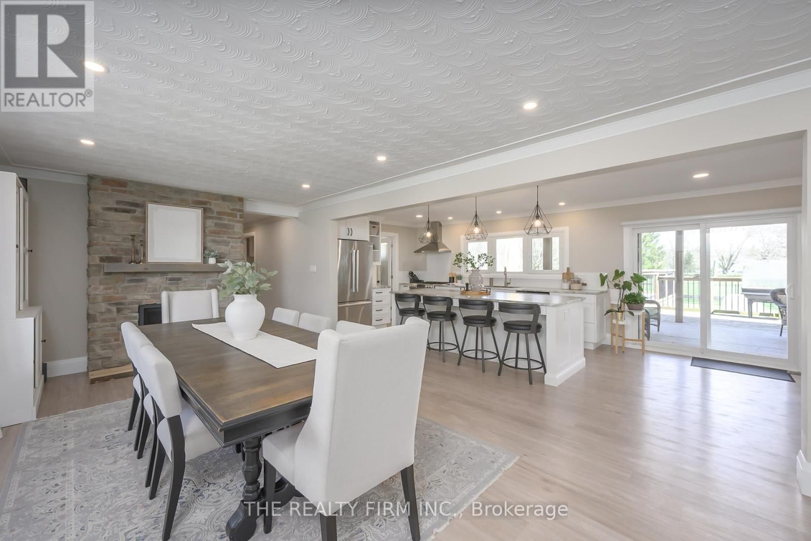 21584 HIGHBURY AVENUE NORTH Image 15