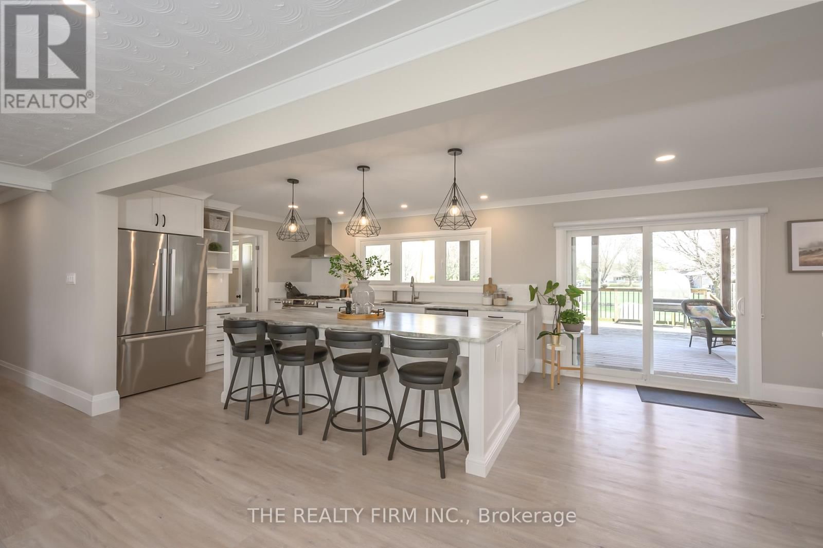 21584 HIGHBURY AVENUE NORTH Image 16