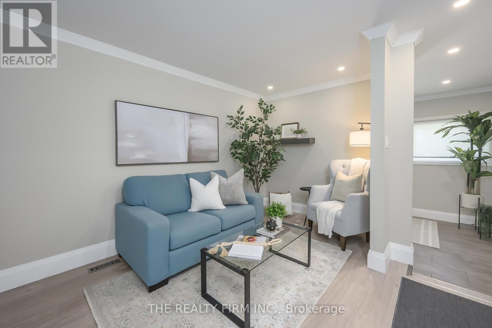 21584 HIGHBURY AVENUE NORTH Image 17