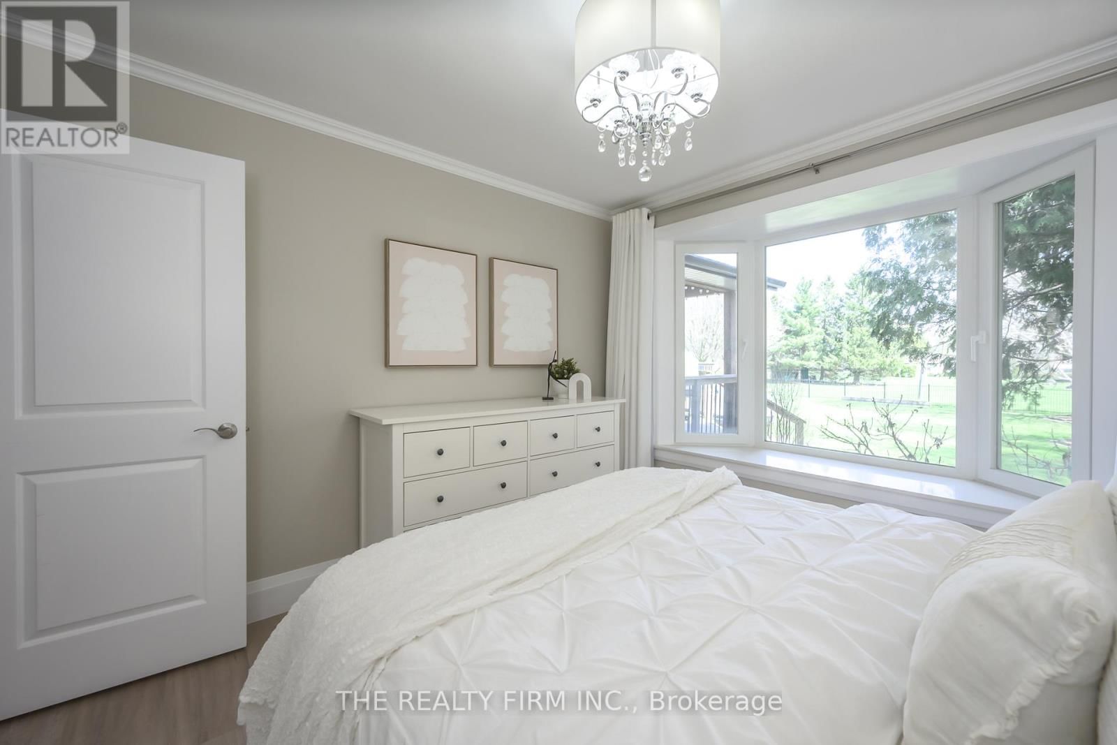 21584 HIGHBURY AVENUE NORTH Image 21