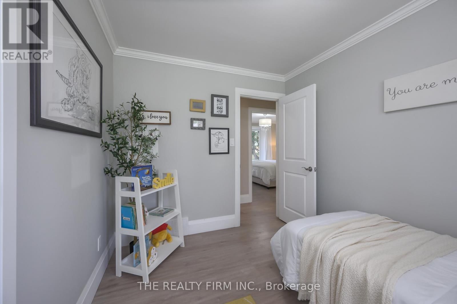 21584 HIGHBURY AVENUE NORTH Image 23