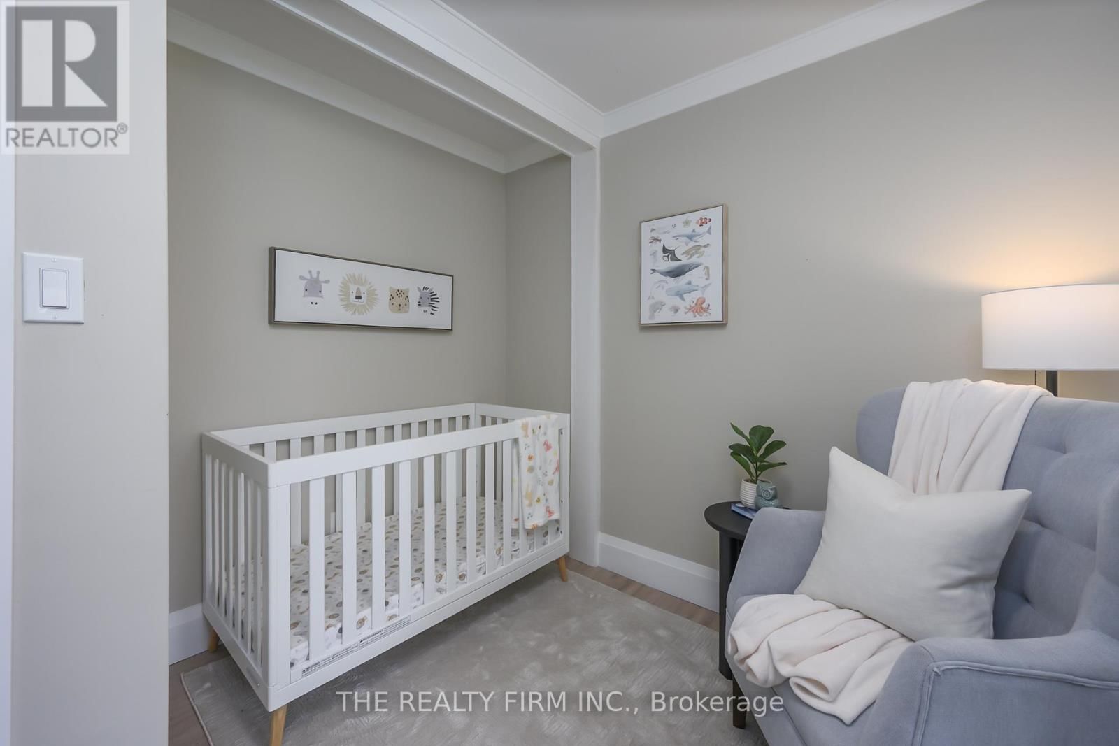 21584 HIGHBURY AVENUE NORTH Image 24