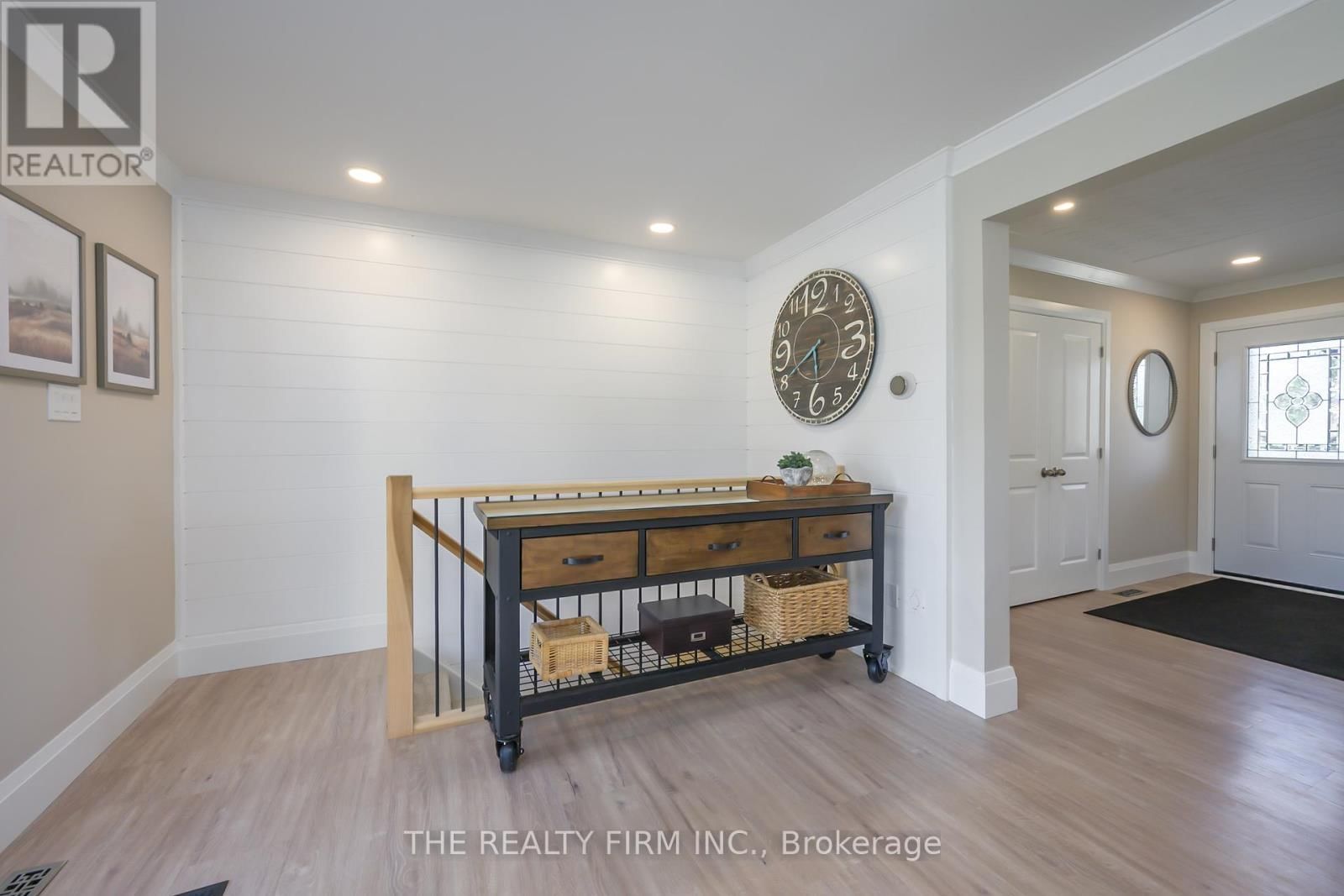 21584 HIGHBURY AVENUE NORTH Image 26