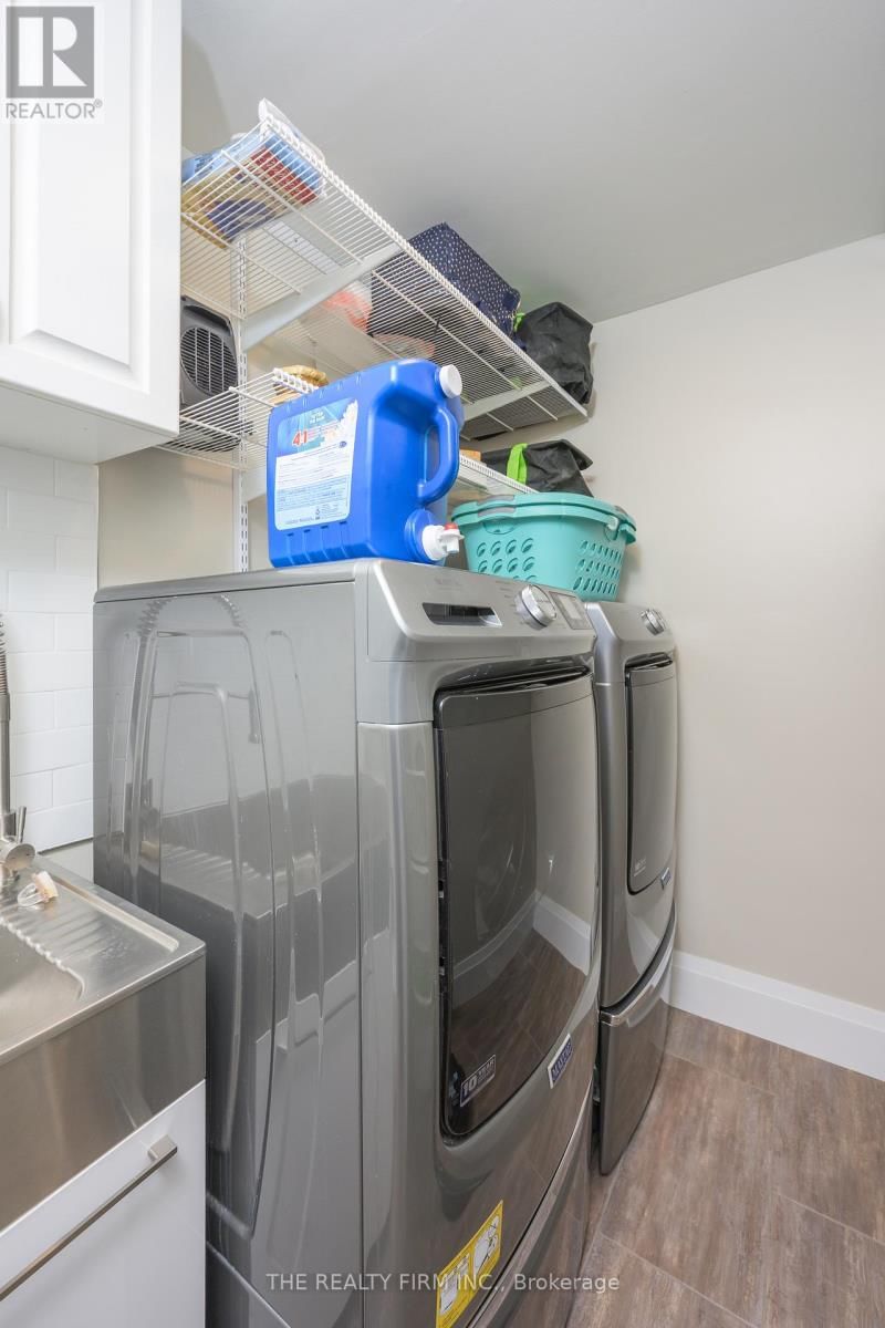 21584 HIGHBURY AVENUE NORTH Image 27