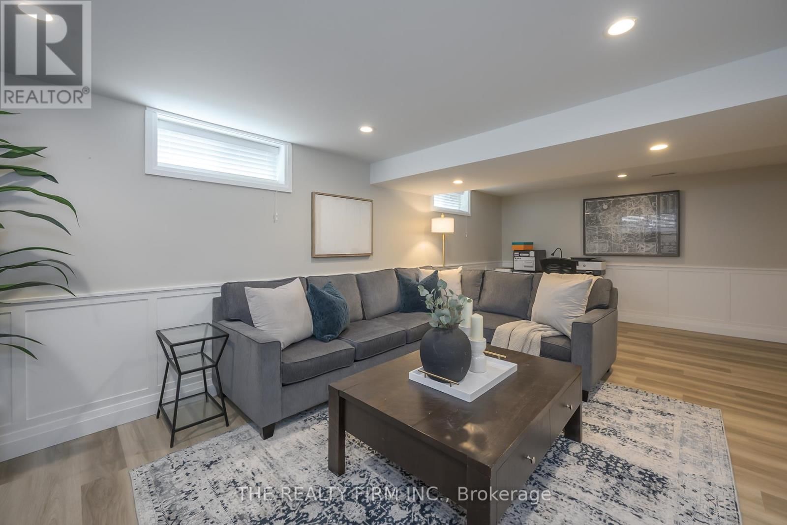 21584 HIGHBURY AVENUE NORTH Image 30