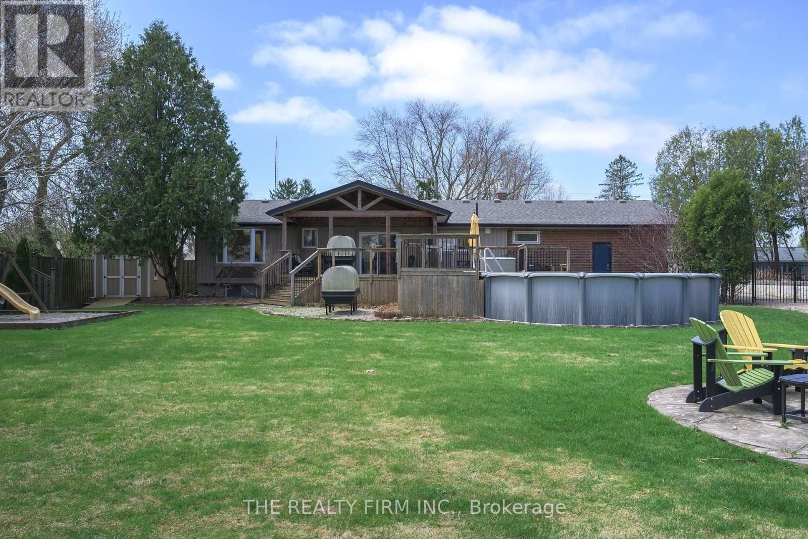 21584 HIGHBURY AVENUE NORTH Image 38