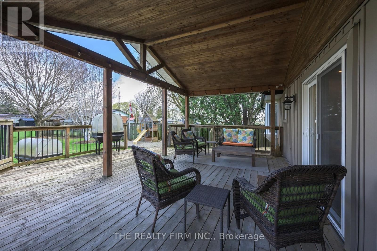 21584 HIGHBURY AVENUE NORTH Image 39