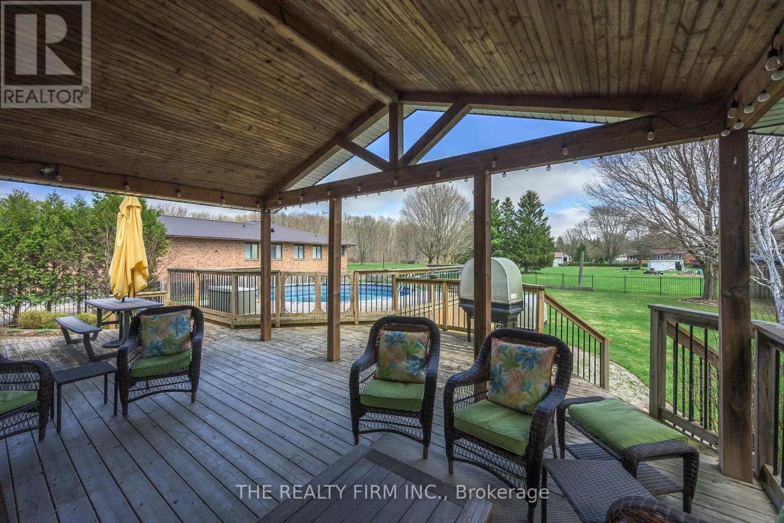 21584 HIGHBURY AVENUE NORTH Image 40