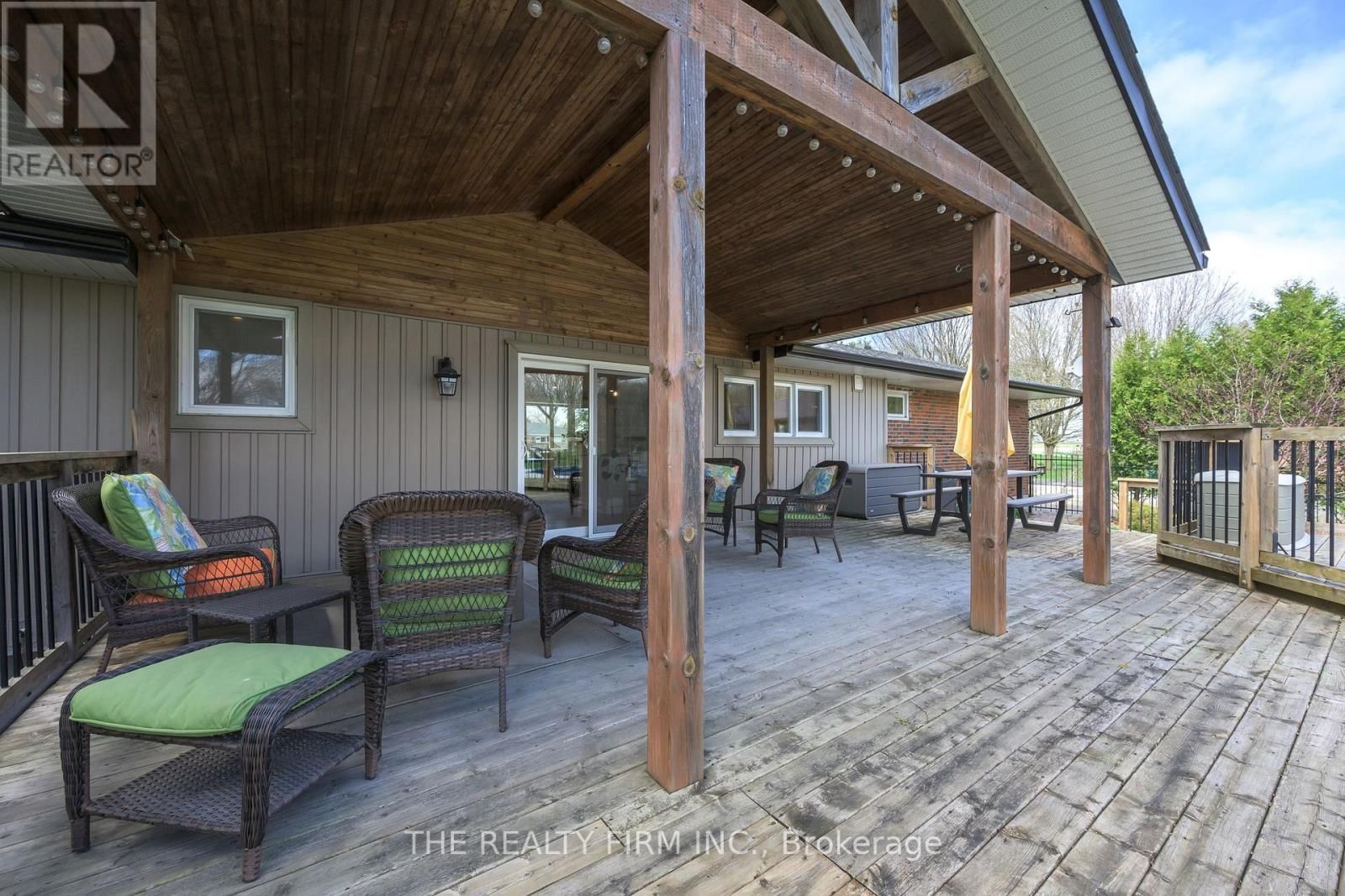 21584 HIGHBURY AVENUE NORTH Image 41