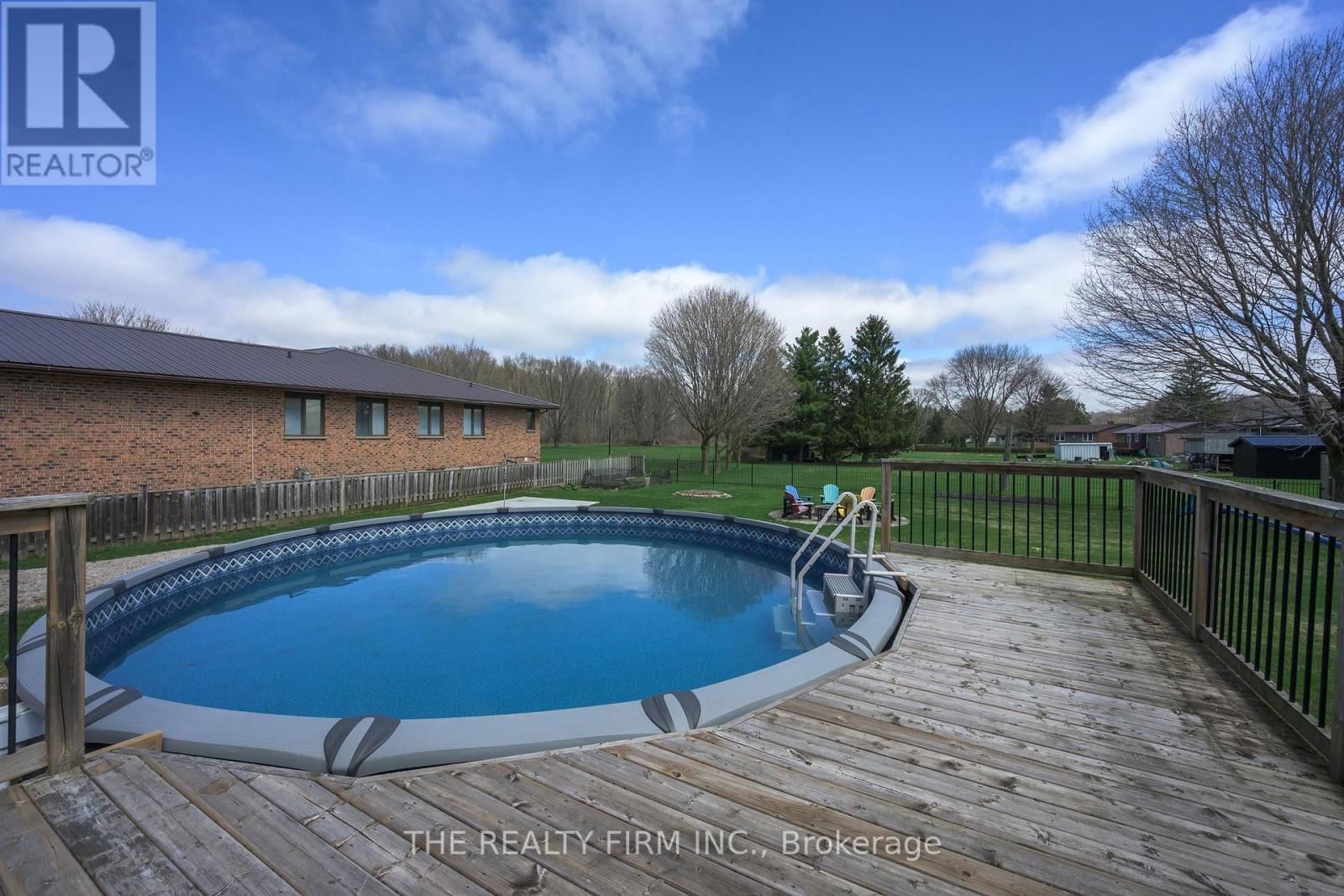 21584 HIGHBURY AVENUE NORTH Image 42