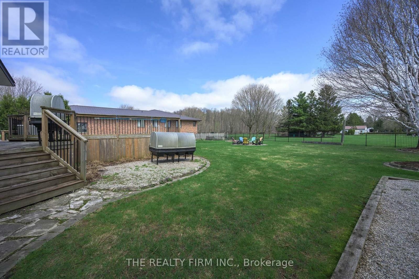 21584 HIGHBURY AVENUE NORTH Image 44