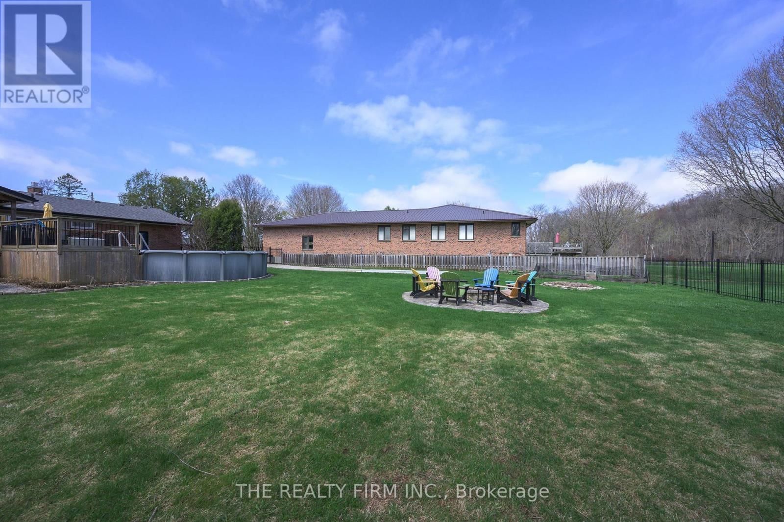 21584 HIGHBURY AVENUE NORTH Image 46