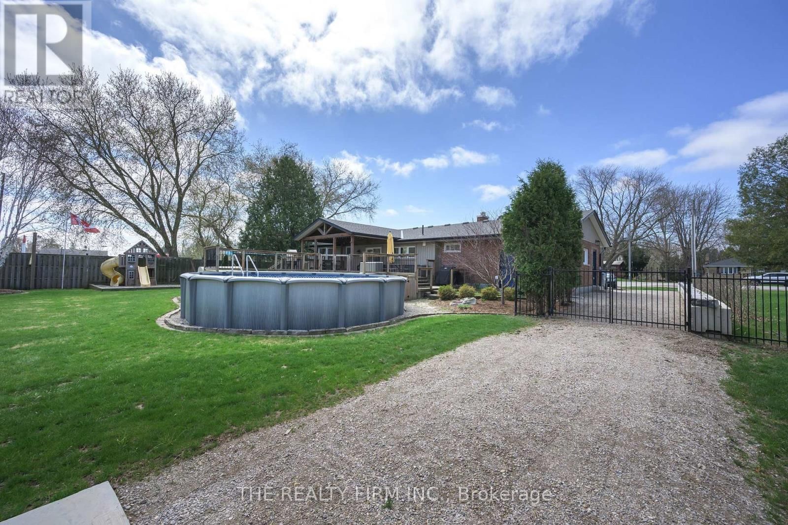 21584 HIGHBURY AVENUE NORTH Image 48