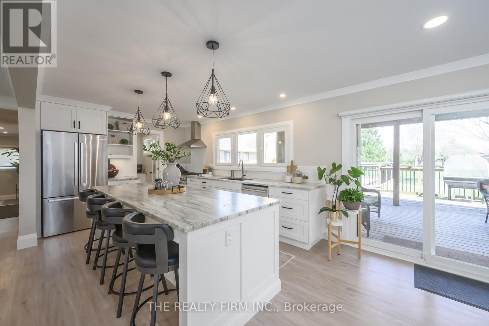 21584 HIGHBURY AVENUE NORTH Image 6