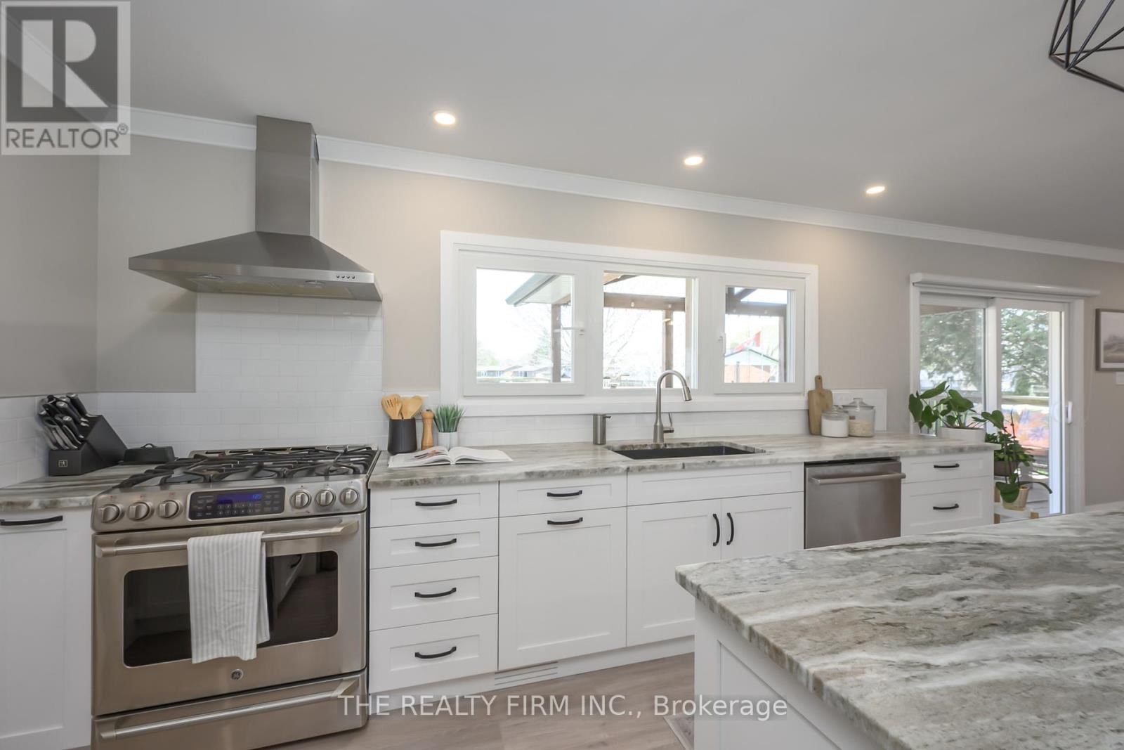 21584 HIGHBURY AVENUE NORTH Image 7