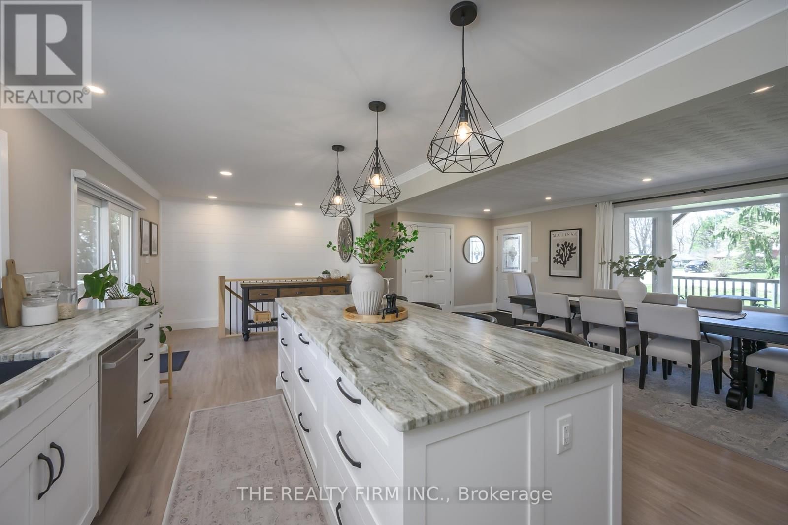 21584 HIGHBURY AVENUE NORTH Image 8