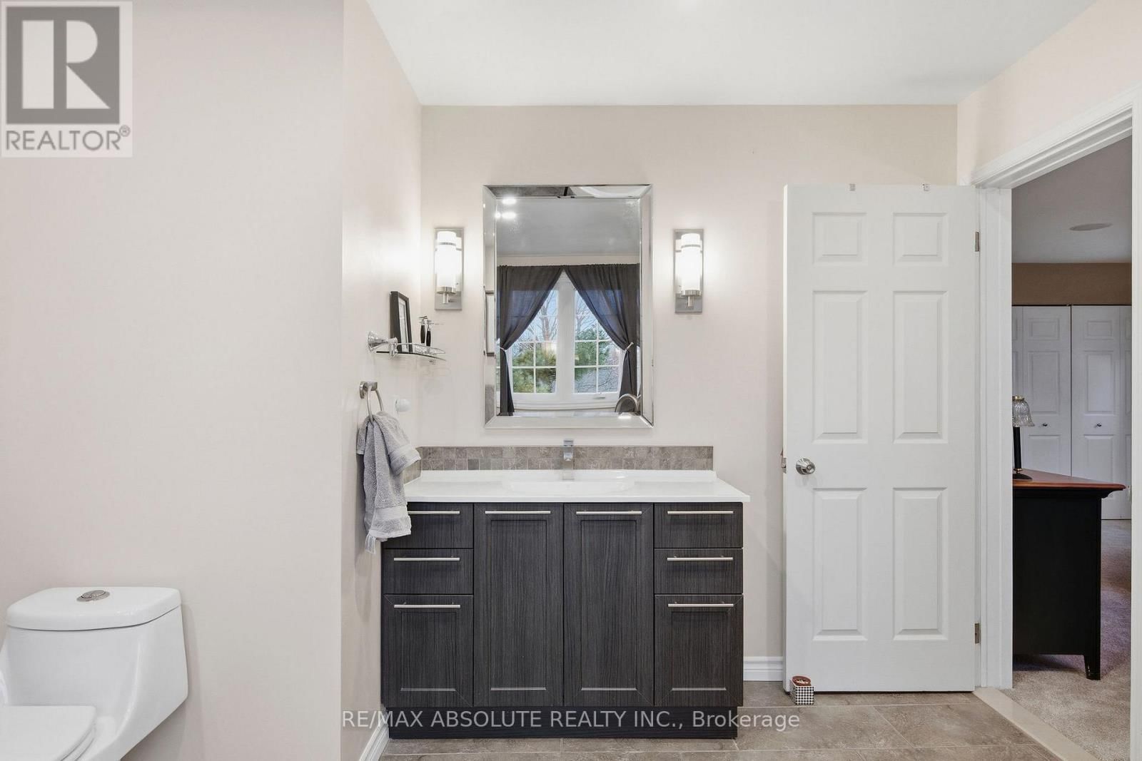 605 ROWANWOOD AVENUE Image 32