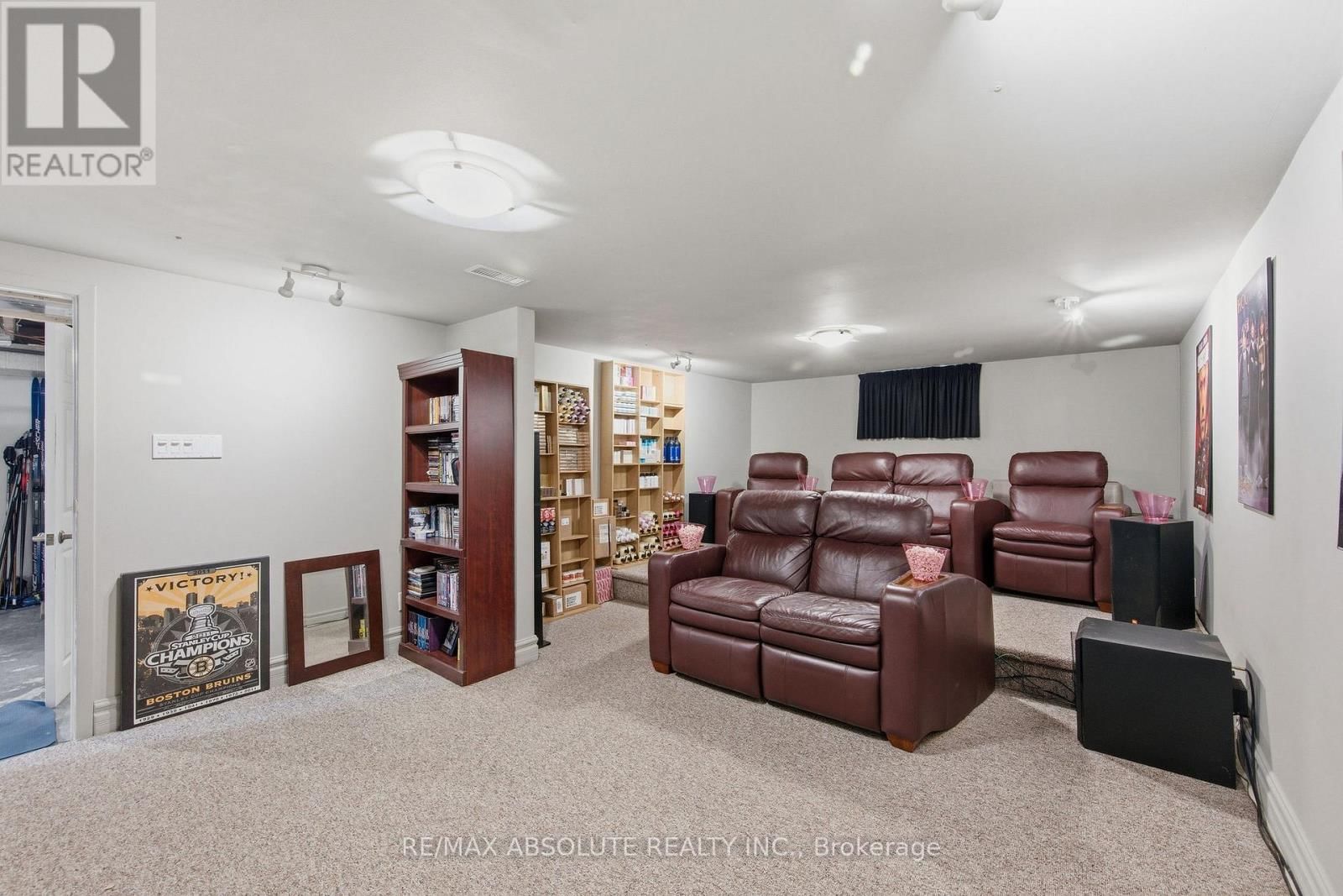 605 ROWANWOOD AVENUE Image 44