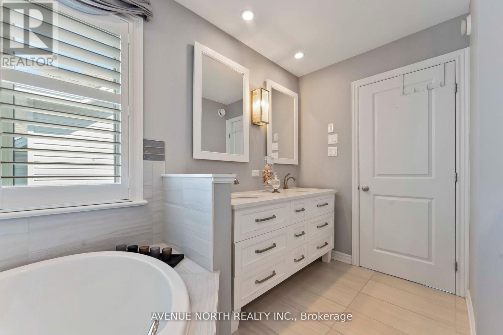 714 BUNCHBERRY WAY Image 32