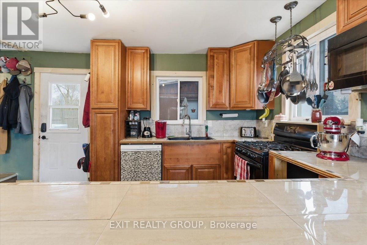 43 CENTRE STREET Image 10