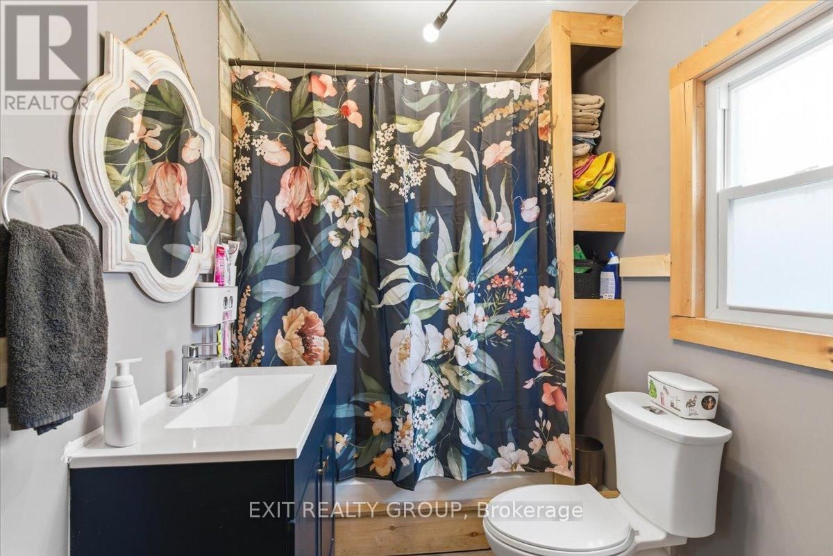 43 CENTRE STREET Image 13