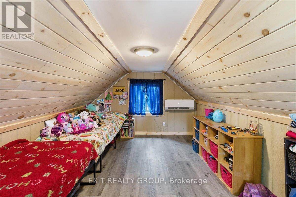 43 CENTRE STREET Image 15