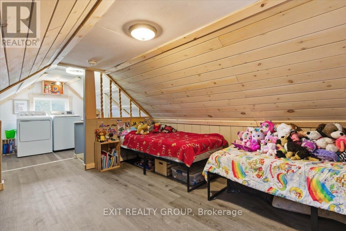 43 CENTRE STREET Image 16