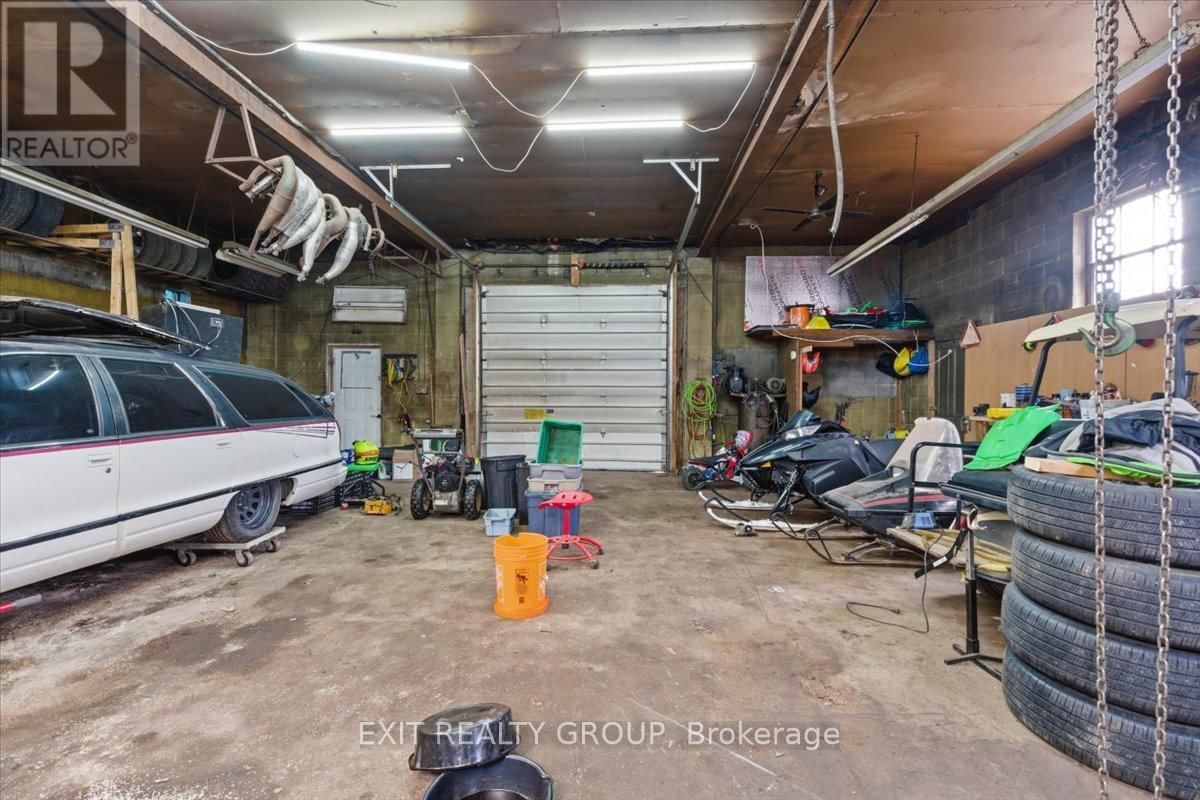 43 CENTRE STREET Image 18