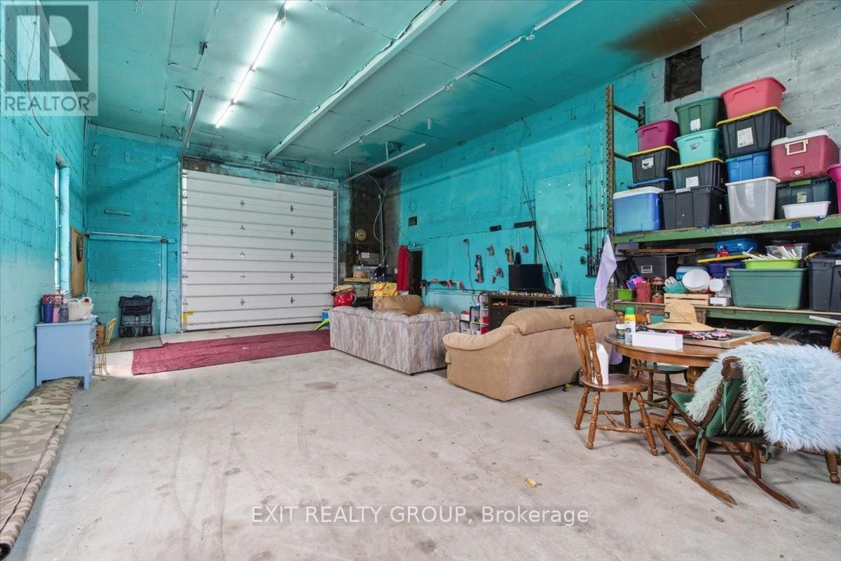 43 CENTRE STREET Image 19