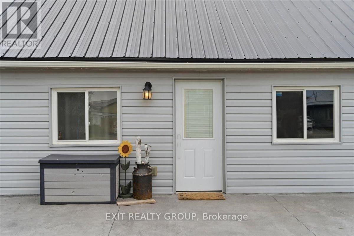 43 CENTRE STREET Image 3