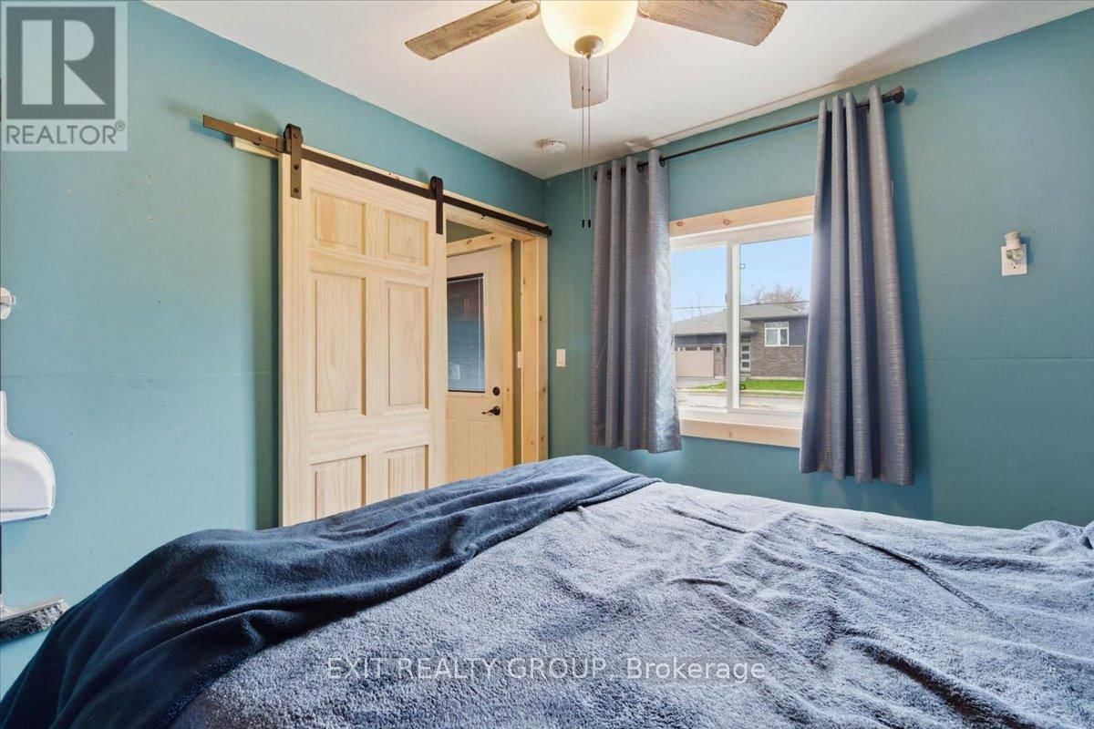 43 CENTRE STREET Image 5