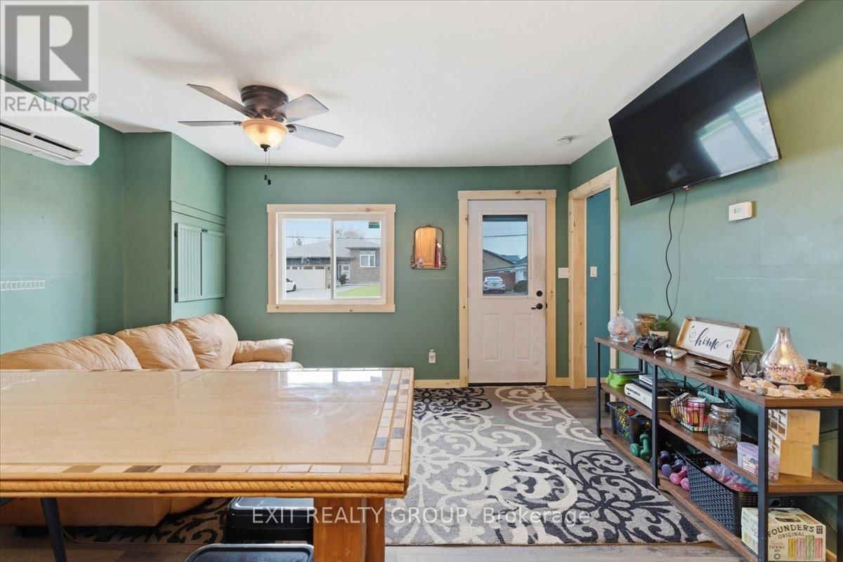 43 CENTRE STREET Image 7