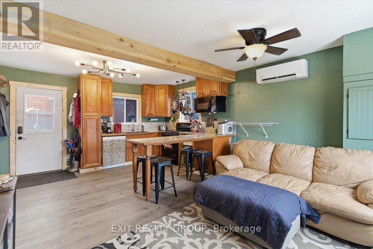 43 CENTRE STREET Image 8