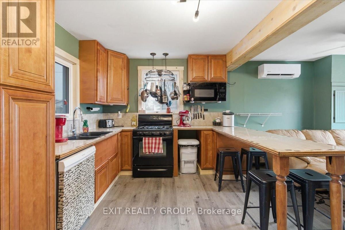 43 CENTRE STREET Image 9