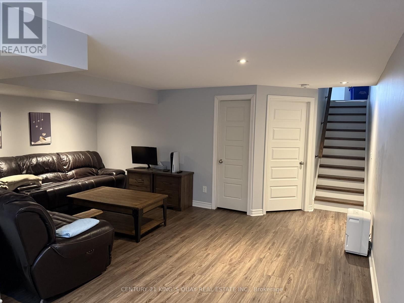 891 RIVERVIEW WAY Image 26