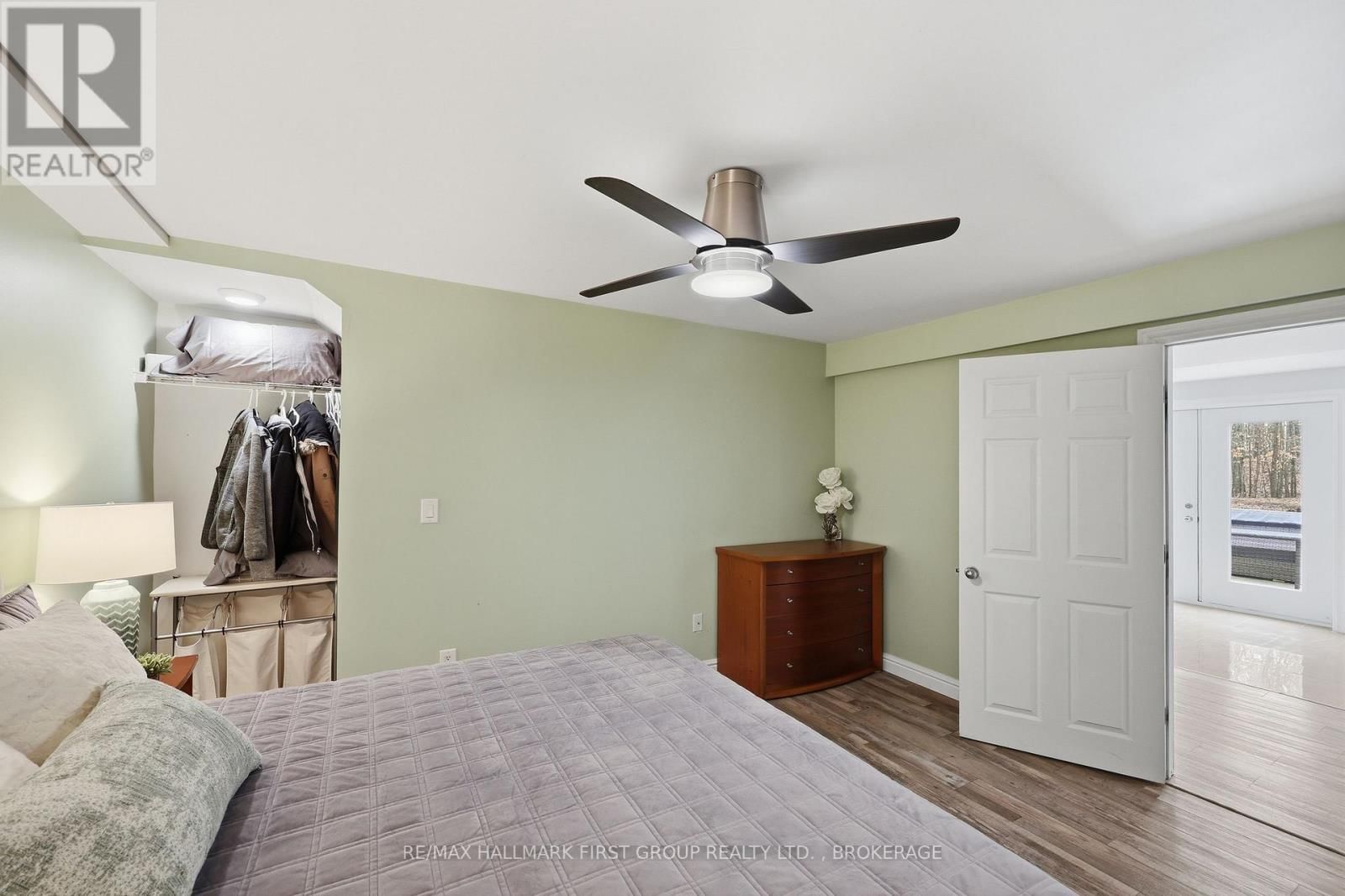 2723 DESERT LAKE ROAD Image 36